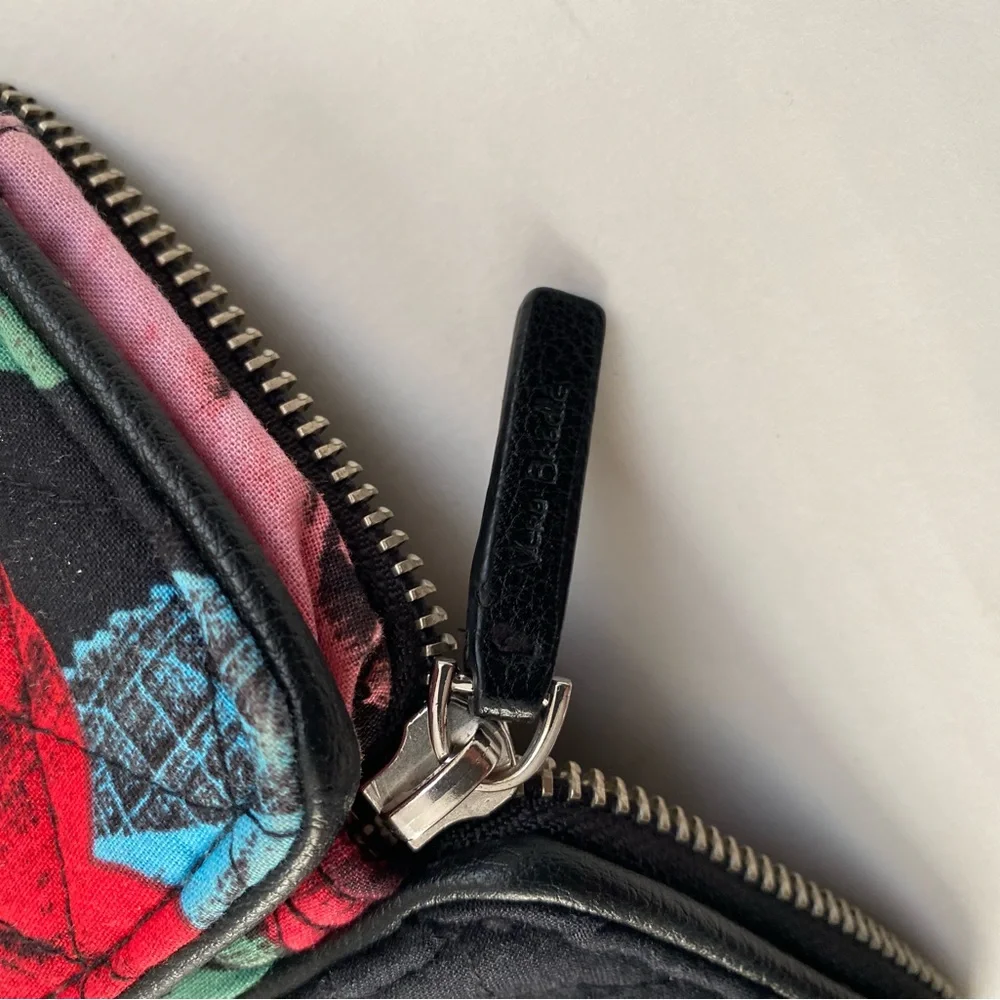 Vera Bradley Smartphone Wristlet - Excellent Condition